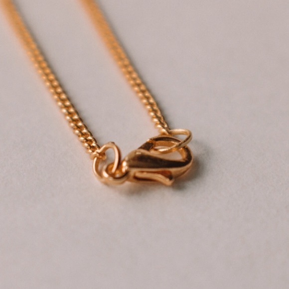 Metal Gold Disc Pendant Necklace - Picture 2 of 2